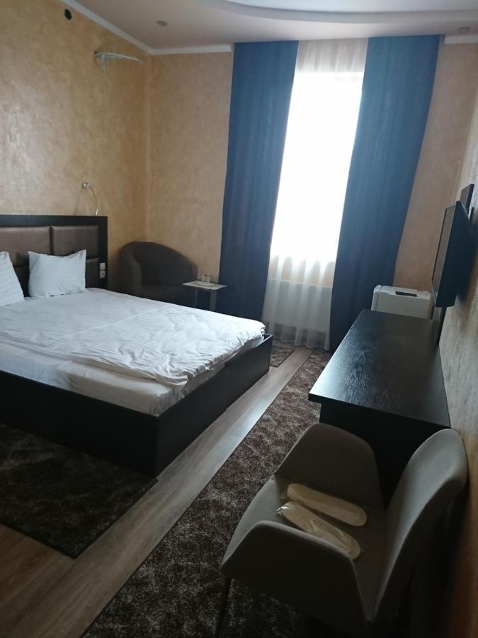 Mishel Plus Hotel Jarkov Exterior foto